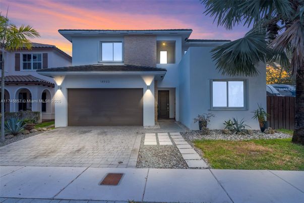Attached, Exterior, Facade, Mediterranean