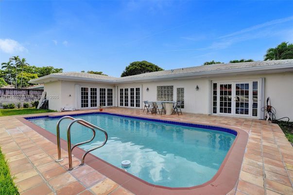 Exterior, Pool