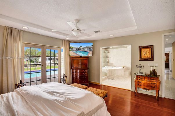 Bathroom, Bedroom, Interior, Recessed Lighting, Wood Texture Flooring