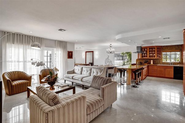 Chandelier, Dining room, Interior, Kitchen, Living room, Recessed Lighting