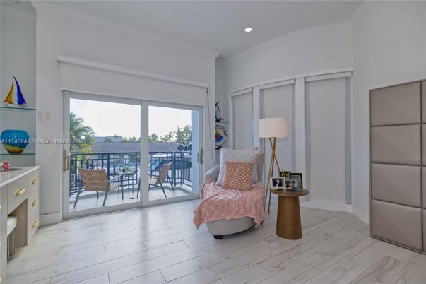 Bedroom, Interior, Recessed Lighting, Water, Wood Texture Flooring