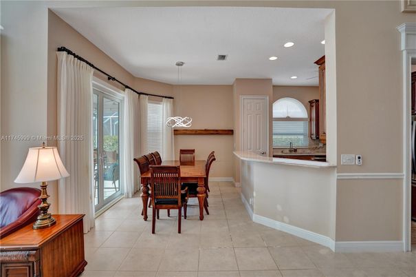 Dining room, Interior, Pendant Lights, Recessed Lighting