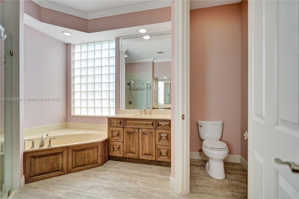 Bathroom, Interior, Recessed Lighting, Wood Texture Flooring