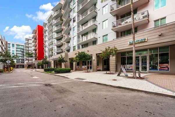 Exterior, Facade, Condo Building