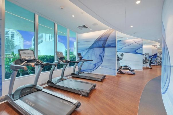 Fitness Equipment, Interior, Recessed Lighting, Wood Texture Flooring