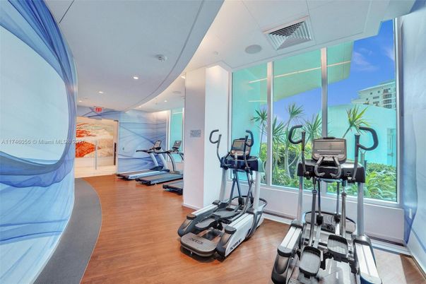 Fitness Equipment, Interior, Recessed Lighting, Wood Texture Flooring