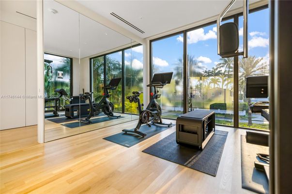 Fitness Equipment, Interior, Recessed Lighting, Wood Texture Flooring