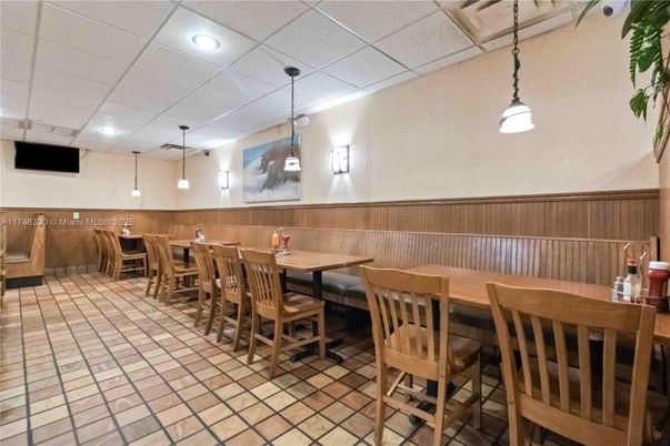 Dining room, Interior, Pendant Lights, Recessed Lighting