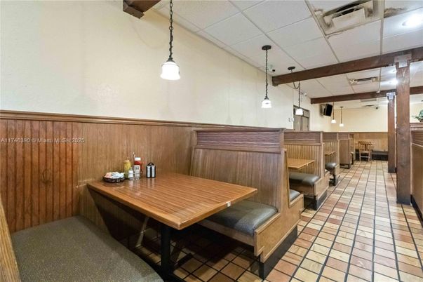 Dining room, Interior, Pendant Lights, Wooden Walls