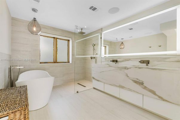Bathroom, Free Standing Baths, Glass Shower, Interior, Marble Walls, Pendant Lights
