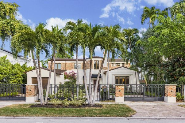 Exterior, Facade, Spanish Mediterranean
