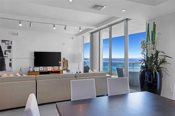 Interior, Living room, Recessed Lighting, Water