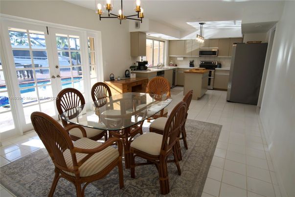 Chandelier, Dining room, Interior, Kitchen, Pendant Lights, Stainless Steel Appliances