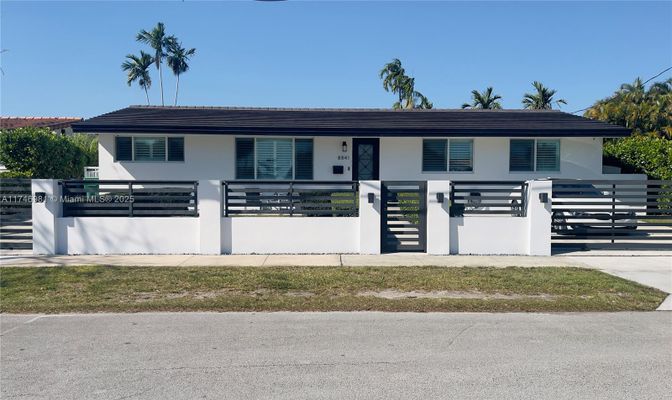 Attached, Exterior, Facade, Ranch