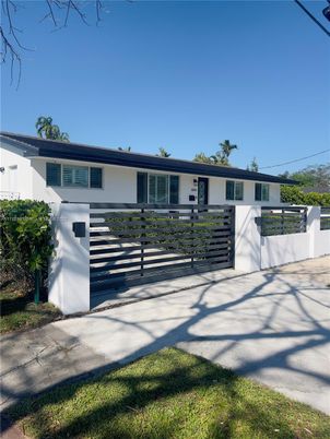 Backyard, Exterior, Facade, Ranch