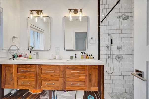 Bathroom, Dual Sink Vanities, Interior