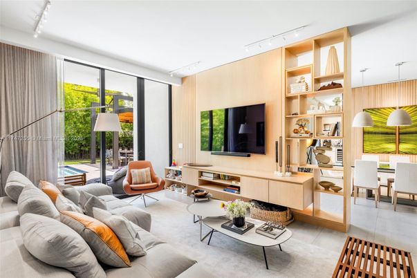 Dining room, Interior, Living room, Pendant Lights