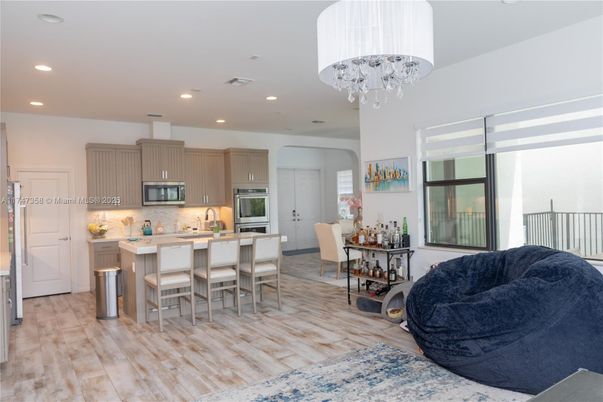 Chandelier, Dining room, Interior, Kitchen, Recessed Lighting, Stainless Steel Appliances