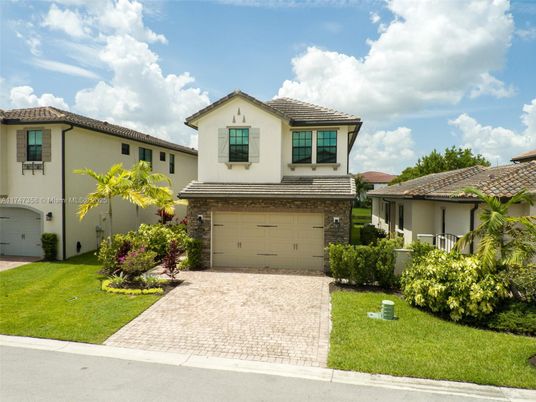 Attached, Exterior, Facade, Mediterranean