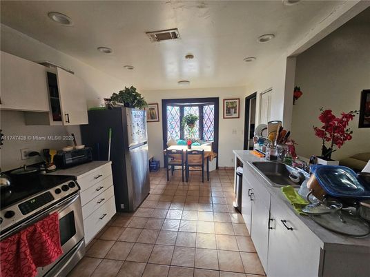 Dining room, Interior, Kitchen, Recessed Lighting, Stainless Steel Appliances