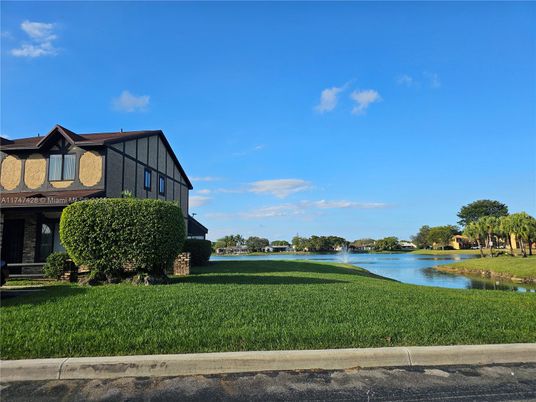 Exterior, Lake