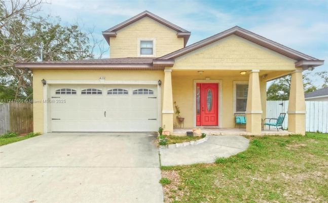 Attached, Exterior, Facade, American Craftsman