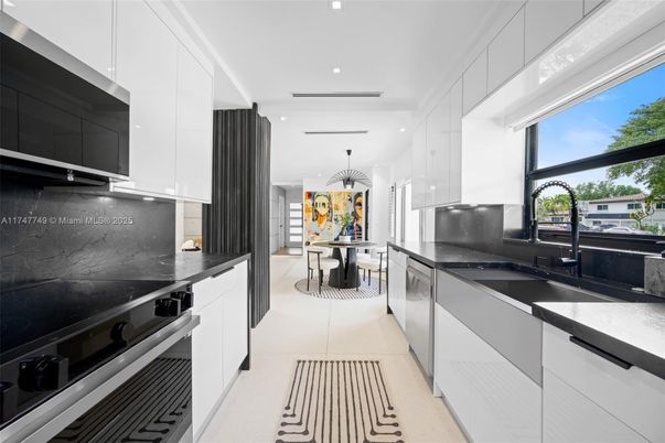 Dining room, Interior, Kitchen, Pendant Lights, Recessed Lighting, Stainless Steel Appliances