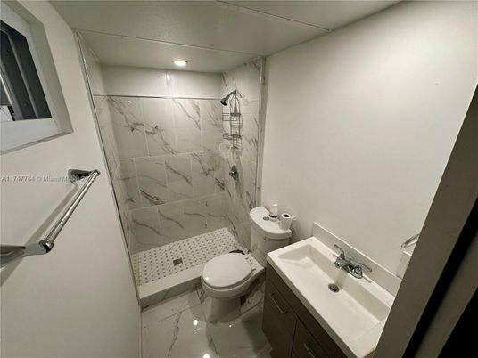 Bathroom, Interior, Marble, Marble Walls, Recessed Lighting