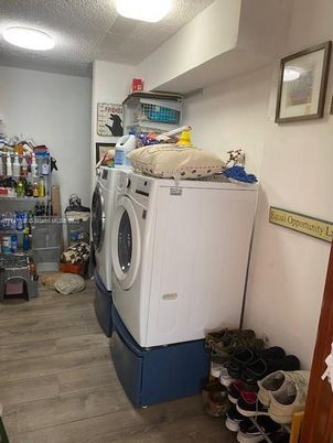 Interior, Washer, Wood Texture Flooring