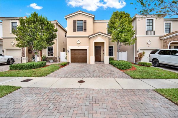 Attached, Exterior, Facade, Mediterranean