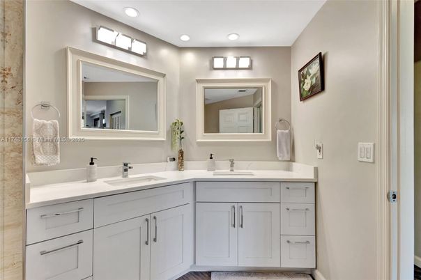 Bathroom, Dual Sink Vanities, Interior, Recessed Lighting