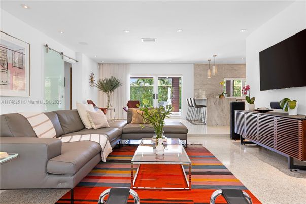 Dining room, Interior, Living room, Pendant Lights, Recessed Lighting