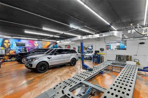 Garage, Interior