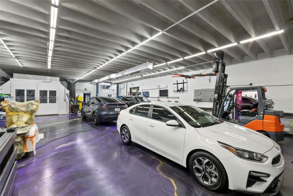 Garage, Interior