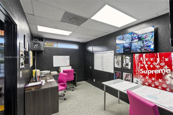 Home Office, Interior