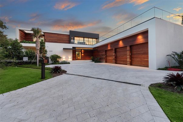 Attached, Backyard, Exterior, Facade, Modern