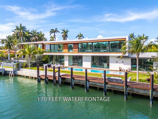 Exterior, Lake