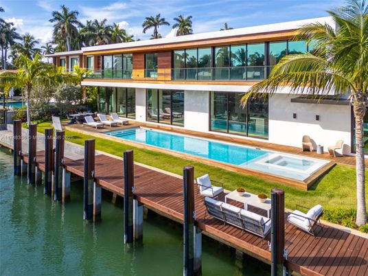 Exterior, Lake, Pool
