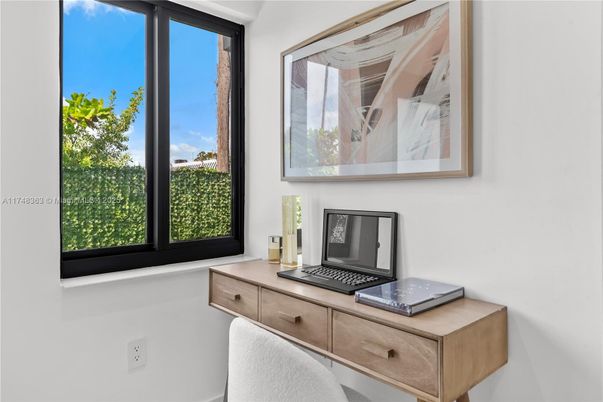 Home Office, Interior