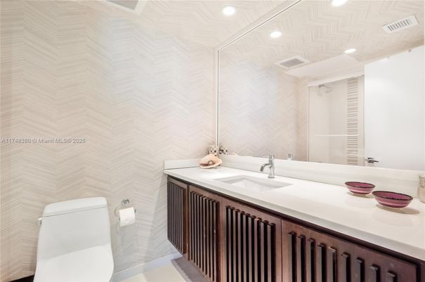 Bathroom, Interior, Recessed Lighting