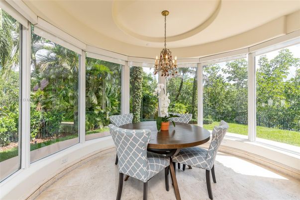Chandelier, Dining room, Interior, Sun Room