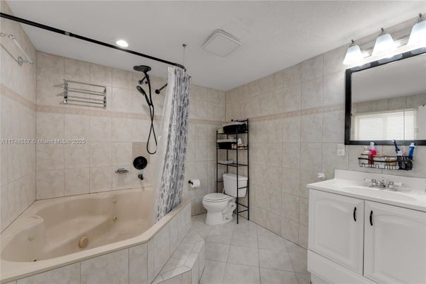 Bathroom, Interior, Recessed Lighting