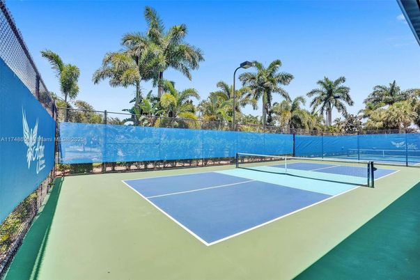 Exterior, Tennis Courts