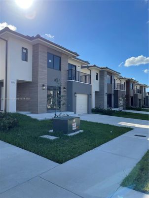 Attached, Backyard, Exterior, Facade, Modern
