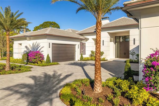 Attached, Exterior, Facade, Ranch