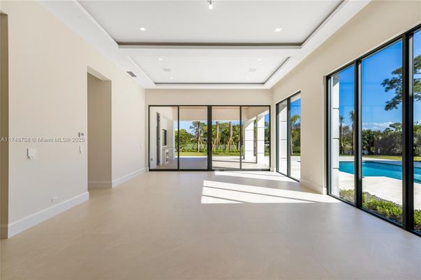 Empty room, Interior, Recessed Lighting