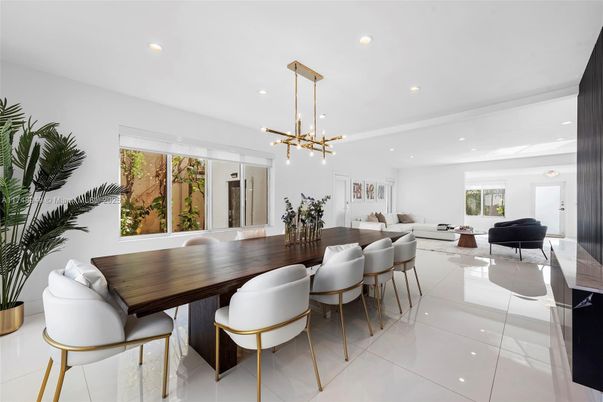 Dining room, Interior, Living room, Pendant Lights, Recessed Lighting