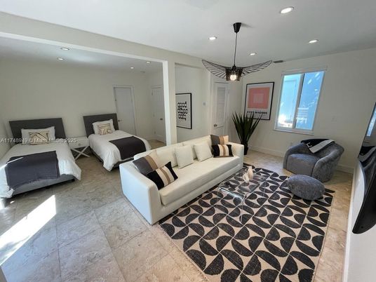 Interior, Living room, Pendant Lights, Recessed Lighting