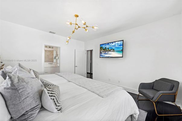 Bedroom, Interior, Pendant Lights