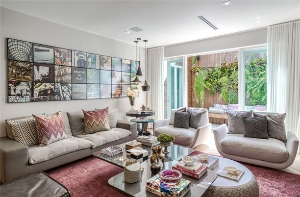 Interior, Living room, Pendant Lights, Recessed Lighting